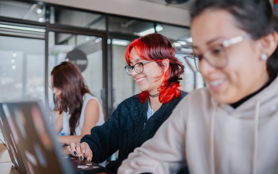 Trabajar rodeados/as de gente: un aliado inesperado para la productividad en personas con ADHD